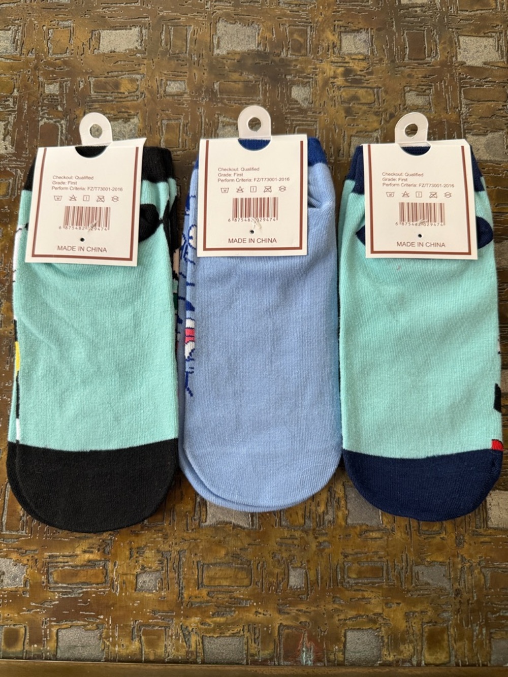 Disney Cartoon Crew Socks - Goofy Genie Mickey Minnie - Picture 3 of 3